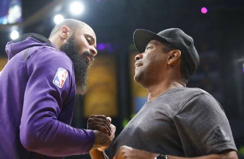December 2, 2018 - Los Angeles, California, U.S - Actor Denzel Washington meets Lakers Tyson Chandler during a basketball game between the Los Angeles Lakers and the Phoenix Suns at Staples Center on December 02, 2018 in Los Angeles. Los Angeles U.S. - ZUMAc68_ 20181202_zaf_c68_012 Copyright: xRingoxChiux