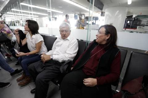 December 2, 2018 - EUM20181202NAC17.JPG.CIUDAD DE MEXICO. PresidencyPresidencia-AMLO.- 2 de diciembre de 2018.- El Presidente de la Republica, Andres Manuel Lopez Obrador, en el aeropuerto de la Ciudad de Mexico para tomar su primer vuelo comercial a Veracruz. A su lado Rocio Nahle, secretaria de Energia. Foto: Agencia EL UNIVERSALLuis CortesRCC.  - ZUMAu78_ 20181202_zaf_u78_058 Copyright: xElxUniversalx