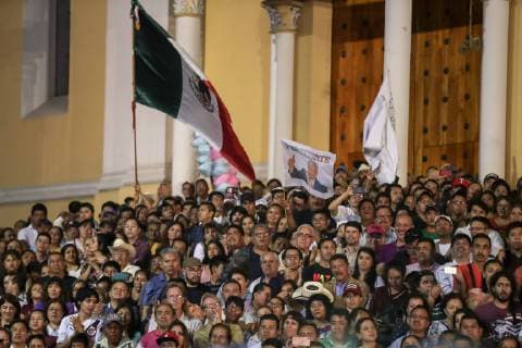 December 2, 2018 - EUM20181202NAC37.JPG .JALAPA, Ver. PresidencyPresidencia-AMLO.- 2 de diciembre de 2018. En su segundo dia de mandato, el presidente Andres Manuel Lopez Obrador visita la capital de Veracruz y ofrece un mensaje como parte del inicio de la Cuarta Transformacion. En la imagen la gente que se congrega para escuchar al tabasqueno. Foto: Agencia EL UNIVERSALLuis CortesEELG  - ZUMAu78_ 20181202_zaf_u78_090 Copyright: xElxUniversalx