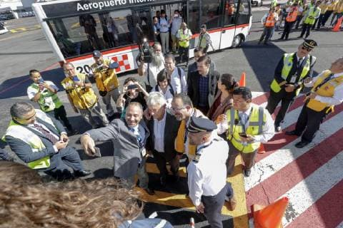 December 2, 2018 - EUM20181202NAC39.JPG.CIUDAD DE MEXICO.- PresidencyPresidencia-AMLO.- 2 de diciembre de 2018.- En el Aeropuerto Internacional de la Ciudad de Mexico, antes de partir a Veracruz, el presidente Andres Manuel Lopez Obrador se tomo fotos con sus seguidores. Foto: Agencia EL UNIVERSALLuis CortesRCC.  - ZUMAu78_ 20181202_zaf_u78_110 Copyright: xElxUniversalx
