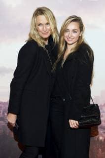 Estelle Lefebure et sa fille Emma Smet CELEBRITES : Avant premiere du film HOLY LANDS - Paris - 04 12 2018 JBAutissier Panoramic 