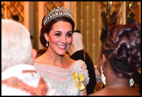 Entertainment Themen der Woche KW49 Entertainment Bilder des Tages . 04 12 2018. London, United Kingdom. Diplomatic Reception. The Duchess of Cambridge talks to guests at an evening reception for members of the Diplomatic Corps at Buckingham Palace in London.  xi-Imagesx xPoolx IIM-18966-0011