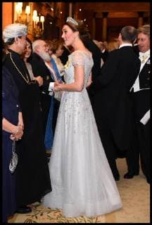 Entertainment Bilder des Tages . 04 12 2018. London, United Kingdom. Diplomatic Reception. The Duchess of Cambridge talks to guests at an evening reception for members of the Diplomatic Corps at Buckingham Palace in London.  xi-Imagesx xPoolx IIM-18966-0013