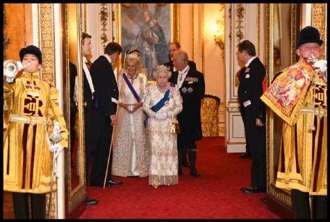 . 04 12 2018. London, United Kingdom. Diplomatic Reception. Queen Elizabeth II, the Prince of Wales and the Duchess of Cornwall and the Duke and Duchess of Cambridge attend an evening reception for members of the Diplomatic Corps at Buckingham Palace in London..  xi-Imagesx xPoolx IIM-18966-0017