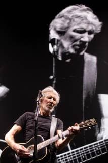 British singer Roger Waters performs during a concert part of his Us + Them Tour in Guadalajara, Jalisco state, México, 04 December 2018. British musician Roger Waters performs in Guadalajara !ACHTUNG: NUR REDAKTIONELLE NUTZUNG!  Copyright: xFranciscoxGuascox AME5738 20181205-636795858081261399