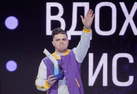 MOSCOW, RUSSIA - DECEMBER 5, 2018: Anton Medvedev from Kostroma Region receives a Dobrovolets Rossii prize in the Those Inspired by Art category for his Detskaya Poliklinikai project at the 2018 Dobrovolets Rossii (Volunteer of Russia) award ceremony at CSKA Arena on International Volunteer Day; the event is part of the 2018 International Volunteer Forum. Mikhail Metzel TASS  TS099DEB