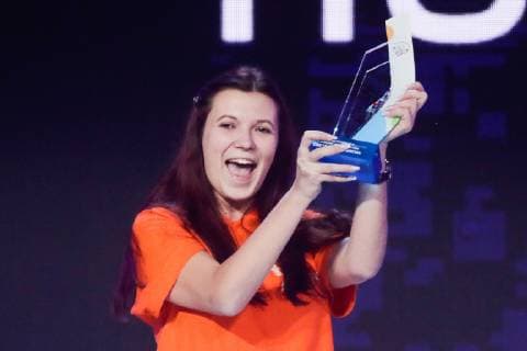 MOSCOW, RUSSIA - DECEMBER 5, 2018: Psychologist, leader of the Feniks psychological recovery programme, Svetlana Chernikova from Kursk Region receives a Dobrovolets Rossii prize in the Help for Children category at the 2018 Dobrovolets Rossii (Volunteer of Russia) award ceremony at CSKA Arena on International Volunteer Day; the event is part of the 2018 International Volunteer Forum. Mikhail Metzel TASS  TS099DF7
