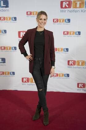 Sandra KUHN Moderator Portrait Portrait Portrait of a cut single picture Single motif 23 RTL Spendenmarathon We help children Television 23 24 11 2017