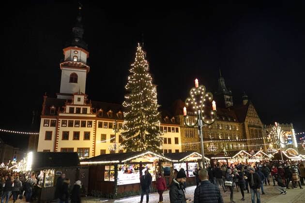 Christmas Market 2018 01 12 2018 Chemnitz Christmas Market was well attended the Christmas Market on Saturday the weather showed its good side after the icy start on Friday Chemnitz Saxony BRD