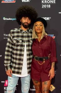 Bochum Germany 06 12 2018 1Live Crown 2018 Nura Habib Omer with company on the red carpet of the 1Live Crown DeFodi001