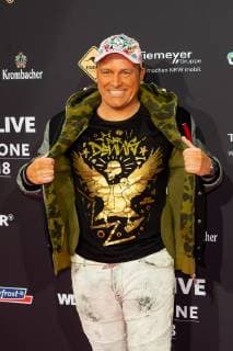 Bochum Germany 06 12 2018 1Live Krone 2018 Dennis from Huerth Martin Klempnow on the Red Carpet of the 1Live Krone DeFodi001