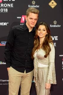 Bochum Germany 06 12 2018 1Live Crown 2018 Matthias Ginter and Christina Ginter on the red carpet of the 1Live Crown DeFodi001