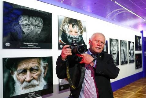 MOSCOW, RUSSIA - DECEMBER 7, 2018: Photographer Viktor Silnov, winner of the Russian Geographical Society Prize in the Faces of Russia (Rossiya V Litsakh) category, visits an exhibition of the winning entries of the Russian Geographical Society s The Most Beautiful Country photography competition at the State Kremlin Palace, the venue of the 2018 Russian Geographical Society Prize award ceremony. Anton Novoderezhkin TASS  TS09A491