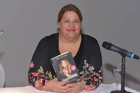 Entertainment Themen der Woche KW49 Entertainment Bilder des Tages Buchlesung von Ilka Bessin Cindy aus Marzahn ( Kunstfigur) Buchlesung von Ilka Bessin Buchlesung und Text ABGESCHMINKT, das Leben ist schoen, von einfach war nir die Rede von Ilka Bessin, Cidy aus Marzahn im Mercure Hotel MOA Berlin und Hotel Gendarm nouveau am 07.12.2018 *** Book reading by Ilka Bessin Cindy from Marzahn Art Figure Book reading by Ilka Bessin Book reading and text ABGESCHMINKT life is beautiful from simple was not the speech of Ilka Bessin Cidy from Marzahn at the Mercure Hotel MOA Berlin and Hotel Gendarm nouveau on 07 12 2018