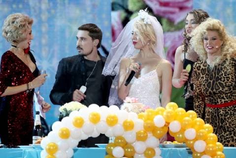 MOSCOW, RUSSIA â€“ DECEMBER 7, 2018: Singers Polina and Dima Bilan (R-L in the middle) perform at a ceremony to present the 2018 Viktoriya Russian National Music Awards, at the State Kremlin Palace. Vyacheslav Prokofyev TASS  TS09A55D
