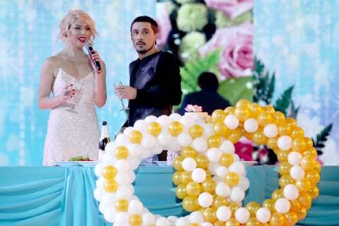 MOSCOW, RUSSIA â€“ DECEMBER 7, 2018: Singers Polina (L) and Dima Bilan perform at a ceremony to present the 2018 Viktoriya Russian National Music Awards, at the State Kremlin Palace. Vyacheslav Prokofyev TASS  TS09A560