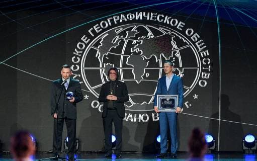 MOSCOW, RUSSIA - DECEMBER 7, 2018: Diver, participant in the project Submerged Shrines of the Mologa Region Alexei Ivanov (L) and Dmitry Radchenko of the Trety Rim non-governmental organisation (R) receive a 2018 Russian Geographical Society Prize in the Best Historical and Cultural Project category from the artistic director of the Moscow Soloists ensemble, conductor Yuri Bashmet (C) during the award ceremony at the State Kremlin Palace. Alexei Druzhinin Russian Presidential Press and Information Office TASS  TS09A535