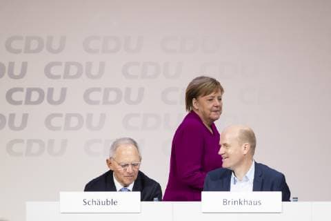 Bundeskanzlerin Angela Merkel (C) laeuft an Fraktionsvorsitzende der CDU im Bundestag Ralph Brinkhaus (R) und Bundestagspraesident Wolfgang Schaeuble (L) beim 31. Parteitag der CDU Deutschland in der Messe in Hamburg am 8. Dezember 2018 vorbei. 31. CDU Parteitag *** Chancellor Angela Merkel C runs past CDU faction leader in Bundestag Ralph Brinkhaus R and Bundestag President Wolfgang Schaeuble L at 31 CDU Germany party conference at Hamburg fair on 8 December 2018 31 CDU party conference