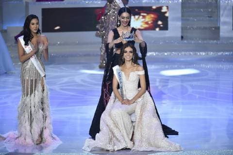 Entertainment Themen der Woche KW49 Entertainment Bilder des Tages SANYA, CHINA - DECEMBER 08: Miss Mexico Vanessa Ponce de Leon reacts as she is crowned the 68th Miss World by Miss World 2017 Manushi Chhillar on December 8, 2018 in Sanya, Hainan Province of China.  Copyright: xVCGx CFP111180751345
