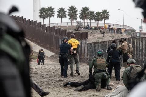 Border patrol agents and Department of Homeland Security police arrest demonstrators at Border Field State Park in San Diego, California on December 10, 2018.  SDP2018121041 ARIANAxDREHSLER