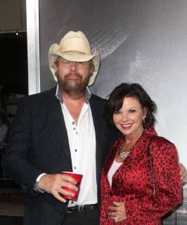 WESTWOOD, CA - DECEMBER 10: Toby Keith, Tricia Lucus, at the world premiere of The Mule at the Regency Village Theatre in Westwood, California on December 10, 2018. Copyright: xFayexSadoux