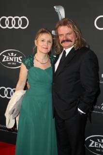 Leslie Mandoki with Mrs. Eva Mandoki Audi Generation Award 2018 at the Hotel Bayerischer Hof in Munich on 11 12 2018