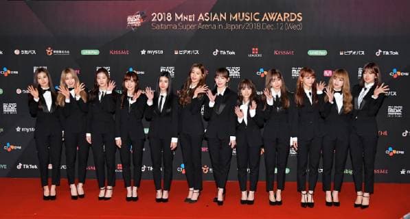 Entertainment Bilder des Tages Members of South Korean girl group IZ*ONE pose for camera during the redcarpet ceremony for 2018 MAMA(Mnet Asian Music Awards) Fan s Choice in Japan in Saitama, Japan on Dcember 12, 2018.  TKP2018121201 KEIZOxMORI