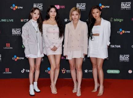 Members of South Korean girl group MAMAMOO pose for camera during the redcarpet ceremony for 2018 MAMA(Mnet Asian Music Awards) Fan s Choice in Japan in Saitama, Japan on Dcember 12, 2018.  TKP2018121202 KEIZOxMORI