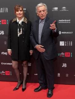 Greek director Costa-Gavras (R), who receives an honorary award, poses for the photographers on the red carpet of European Film Festival at Teatro de la Maestranza in Sevilla, Andalusia, Spain, 15 December 2018. European Film Festival in Sevilla !ACHTUNG: NUR REDAKTIONELLE NUTZUNG!  Copyright: xJulioxMunozx GRAF7793 20181215-636805028253914455