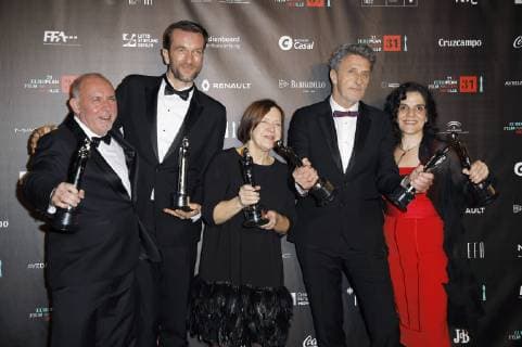 JarosÅaw Kaminski Tomasz Kot Ewa Puszczynska Pawel Pawlikowski and Tanya Seghatchian at the 31th European Film Awards 2018 at the Teatro de la Maestranza Sevilla 15 12 2018 Foto:xS.xGabschx xFuturexImage