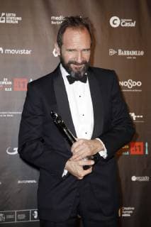 Ralph Fiennes winner best European performance in world cinema at the 31th European Film Awards 2018 at the Teatro de la Maestranza Sevilla 15 12 2018 Foto:xS.xGabschx xFuturexImage