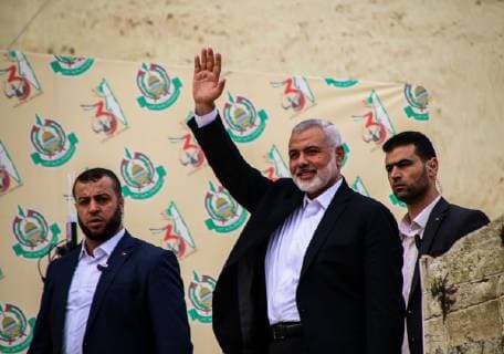 News Bilder des Tages December 16, 2018 - Thousands of Palestinians gather for a rally in the centre of Gaza City to celebrate Hamas 31th anniversary on 16th December 2018. Head of the Hamas political bureau, Ismail Haniyeh, and Hamas leader in Gaza, Yahya Sinwar, led the rally which was also attended by fighters from the al-Qassam Brigades, HamasÃ¢â‚¬â ¢ military wing. Palestinian resistance group Hamas is one of the main Palestinian factions and was created during the First Palestinian Intifada (uprising) in 1987 in response to Israel s occupation of Gaza and the West Bank. The Islamic Resistance Movement of Hamas has been governing the Gaza strip since June 2007, after winning in the 2006 Palestinian elections. In spite of its clear victory, Hamas has struggled to govern effectively as it has faced international condemnation, tensions with Fatah, and a st - ZUMAd99_ 20181216_zap_d99_059 Copyright: xAhmadxHasaballahx