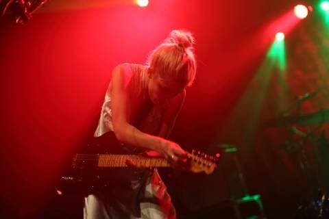 Ellie Rowsell of the band Wolf Alice at a concert at the Columbia Theater in Berlin 16 December 2018 Wolf Alice concert Berlin