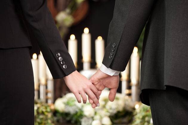  Religion, death and dolor - couple at funeral holding hands consoling each other in view of the loss model released Symbolfoto property released  Copyright: xKzenonx Panthermedia13620202