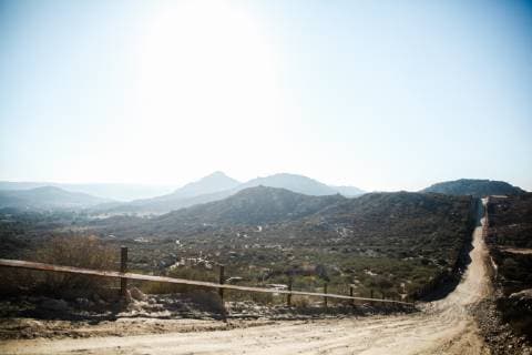 Along the nearly 2000-mile border with Mexico, gaps can be seen when the terrain gets rough, like this one in Campo, California on December 16, 2018.  SDP2018121627 ARIANAxDREHSLER