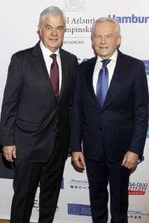 Frank Horch and Rüdiger Grube at the award ceremony Hamburger des Jahres 2018 at the Hotel Atlantic Hamburg 18 12 2018 Foto:xgbrcix xFuturexImage