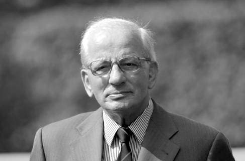 Hans-Guenter WINKLER ist im Alter von 91 Jahren gestorben, Hans Guenter WINKLER, Deutschland, ehemaliger Springreiter, auf seinem Anwesen in Warendorf, Portraet, Portrait, QF *** Hans Guenter WINKLER died at the age of 91 Hans Guenter WINKLER Germany former show jumper on his property in Warendorf Portrait Portrait QF
