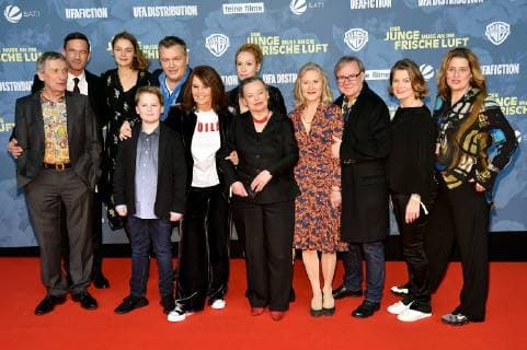 World premiere of the feature film Der Junge muss an die frische Luft on 18 12 2018 in der Lichtburg in Essen V l n r Rodolf Kowalski Sönke Möhring Luise Heyer Julius Weckauf Hape Kerkeling Caroline Link Eva Verena Müller Ursula Werner Hedi Kriegskotte Joachim Krol Birge Schade Elena Uhlig at the premiere of the film Der Junge muss an die frische Luft on 18 12 2018 in der Lichtburg in Essen xJFx