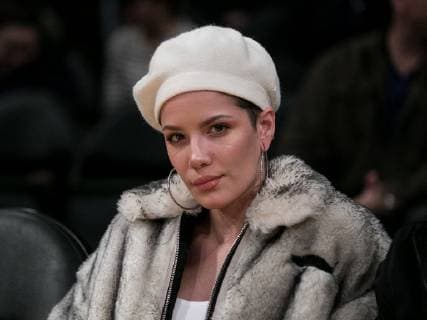 December 21, 2018 - Los Angeles, California, U.S - Halsey attends the NBA game between the Los Angeles Lakers and the New Orleans Pelicans on Friday December 21, 2018 at the Staples Center in Los Angeles, California. Lakers defeat Pelicans, 112-104. Los Angeles U.S. - ZUMAp124 20181221_zaa_p124_015 Copyright: xJavierxRojasx