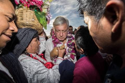 News Bilder des Tages December 22, 2018 - EUM20181222NAC17.JPG .SAN PEDRO Y SAN PABLO AYUTLA, Oax., Presidency Presidencia-AMLO.- El presidente Andres Manuel Lopez Obrador llega a este municipio para firmar el acuerdo del Programa de Pavimentacion de Caminos a Cabeceras Municipales, el sabado 22 de diciembre del 2018. Foto: Agencia EL UNIVERSAL German Espinosa MAR.  - ZUMAu78_ 20181222_zaf_u78_057 Copyright: xGermanxEluniversalx