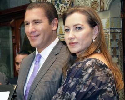 December 24 2018 Puebla Mexico FILE Current Puebla Governor MARTHA ERIKA ALONSO right and her husband former Puebla Governor RAFAEL MORENO VALLE left in an undated file photo Mexican President Lopez Obrador confirmed the death of Alonso and her husband in an airplane crash on Monday Puebla Mexico  - ZUMAu78_ 20181224_zaf_u78_004 Copyright: xElxUniversalx
