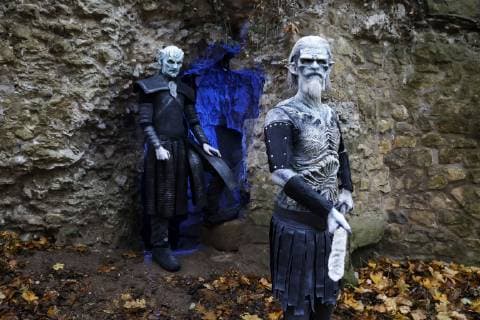 From the FARBKÖRPER Bodypainting Aspects Calendar 2019 Winter is coming Photoshooting with Paul and Torben as ghosts in the ruins of the castle Calenberg in Schulenburg FARBKÖRPER is a project of the photographer Tschiponnique Skupin and the bodypainter and transformer Enrico Lein which shows the versatility of bodypainting Foto:xT.xSkupinx xFuturexImage