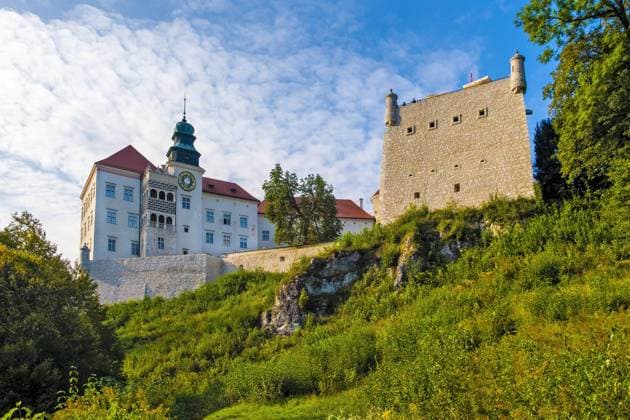Pieskowa Skala, Lesser Poland Poland - 2018 09 09: Historic castle Pieskowa Skala by the Pradnik river in the Ojcowski National Park  BEW1D5B12E7