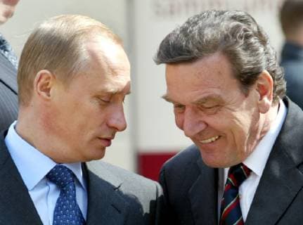 Russian President vladimir Putin, left, talks to German Chancellor Gerhard Schroeder, right, during the family photo at the end of two-day German Russian consultations in Weimar, eastern Germany, Wednesday, April 10, 2002. ( Eckehard Schulz) WEIMAR DEU *** Russian President vladimir Putin left talks to German Chancellor Gerhard Schroeder right during the family photo at the end of two day German Russian consultations in Weimar eastern Germany Wednesday April 10 2002 Eckehard Schulz WEIMAR DEU