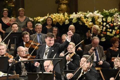 News Bilder des Tages (181230) -- VIENNA, Dec. 30, 2018 -- Conductor Christian Thielemann (C) gestures on the rehearsal of the traditional New Year s concert at the golden hall of Vienna s Musikverein in Vienna, Austria, Dec. 30, 2018. ) AUSTRIA-VIENNA-NEW YEAR S CONCERT-REHEARSAL LiuxXiang 
