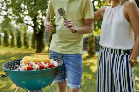 Young couple having a barbecue in garden model released Symbolfoto property released  ZEDF01587
