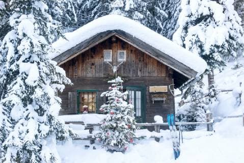 Austria, Altenmarkt-Zauchensee, Christmas tree at wooden house in snow model released Symbolfoto property released  HHF05527