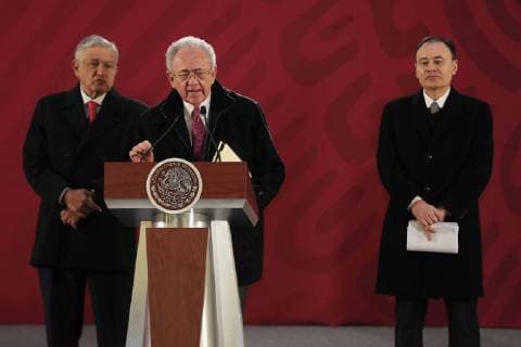 Mexiko, Andres Manuel Lopez Obrador Pressekonferenz January 3, 2019 - EUM20190103NAC07.JPG.CIUDAD DE MEXICO, Presidency Presidencia-AMLO.- 3 de enero del 2019. El presidente Andres Manuel Lopez Obrador; Javier Jimenez Espriu, secretario de Comunicaciones y Transportes y Alfonso Durazo, secretario de Seguridad Publica, durante conferencia matutina e Palacio Nacional. Foto: Agencia EL UNIVERSAL MAR. Foto: Agencia EL UNIVERSAL MAR.  - ZUMAu78_ 20190103_zaf_u78_005 Copyright: xIrvinxOlivaresx