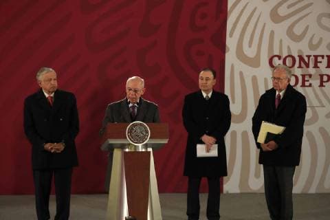 Mexiko, Andres Manuel Lopez Obrador Pressekonferenz January 3, 2019 - EUM20190103NAC05.JPG.CIUDAD DE MEXICO, Presidency Presidencia-AMLO.- 3 de enero del 2019. El presidente Andres Manuel Lopez Obrador; Carlos Alfonso Moran, subsecretario de Transportes de la SCT; Alfonso Durazo, secretario de Seguridad Publica y Javier Jimenez Espriu, secretario de Comunicaciones y Transportes, durante conferencia matutina e Palacio Nacional. Foto: Agencia EL UNIVERSAL MAR.  - ZUMAu78_ 20190103_zaf_u78_007 Copyright: xIrvinxOlivaresx