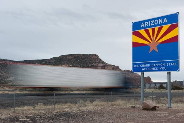 Arizona welcome sign along highway in Arizona, USA  Copyright: JérômexGorin B23618030